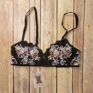 Savage Fenty lingerie by Rehanna lace bralette size M